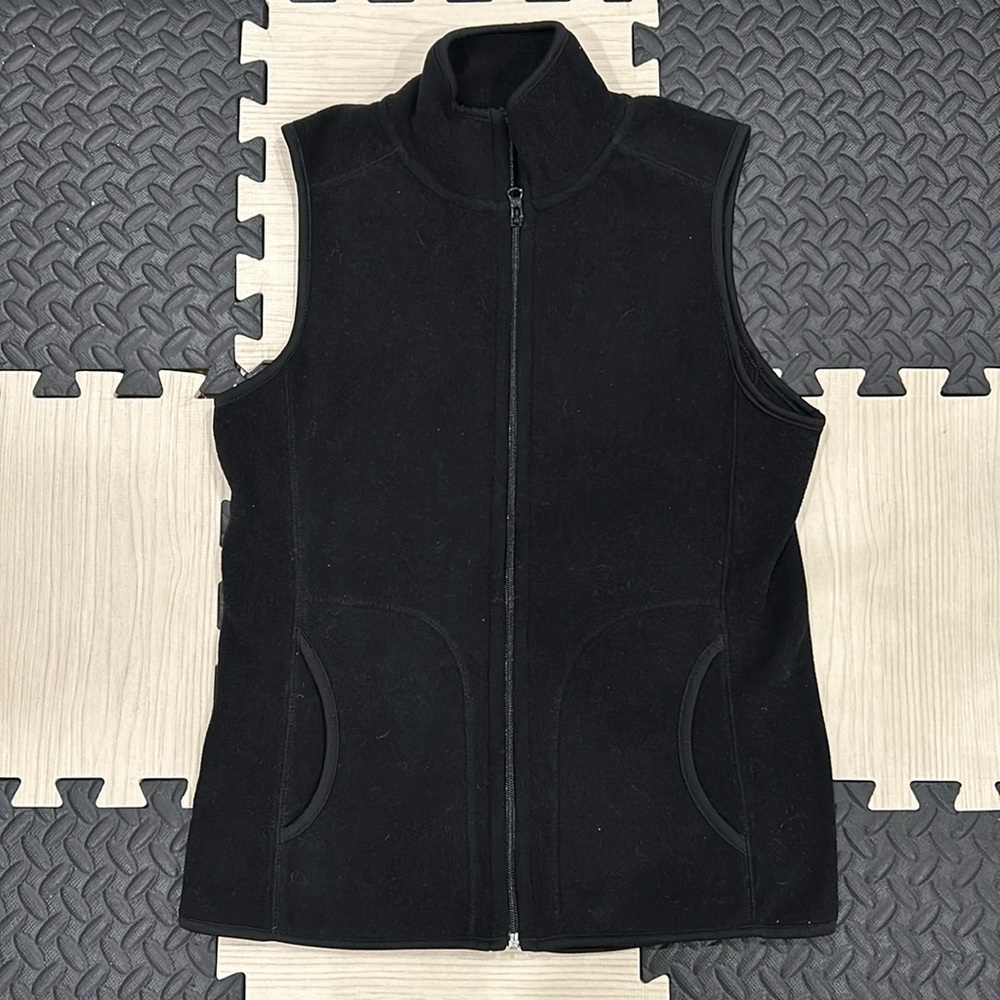 Old Navy black fleece Teddy Vest - Size US S